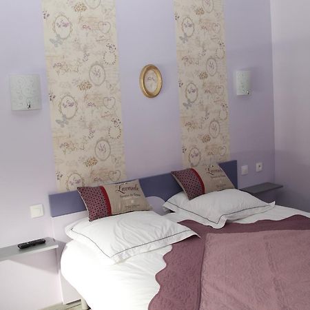 Sous Le Figuier Bed and Breakfast Saint-Siméon-de-Bressieux Exteriör bild