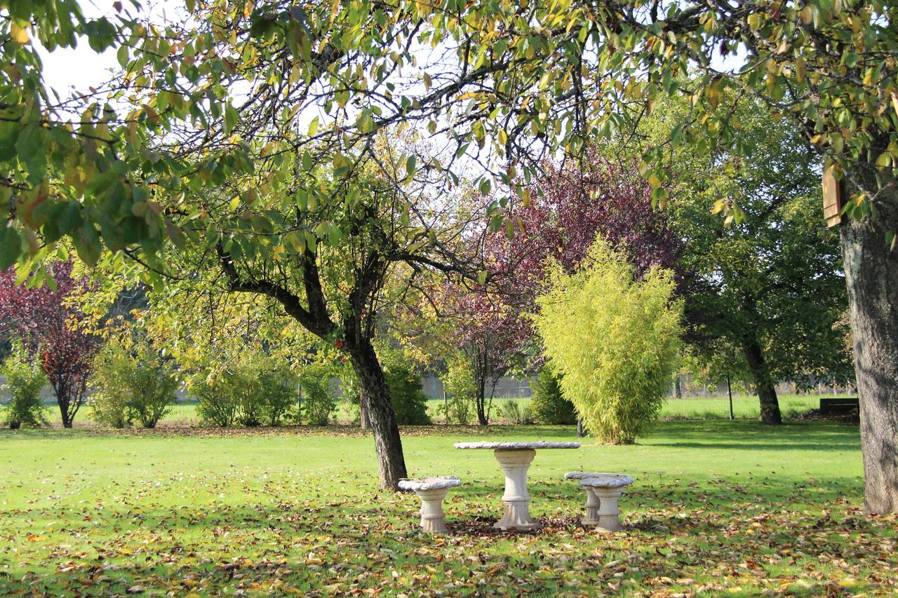 Sous Le Figuier Bed and Breakfast Saint-Siméon-de-Bressieux Exteriör bild