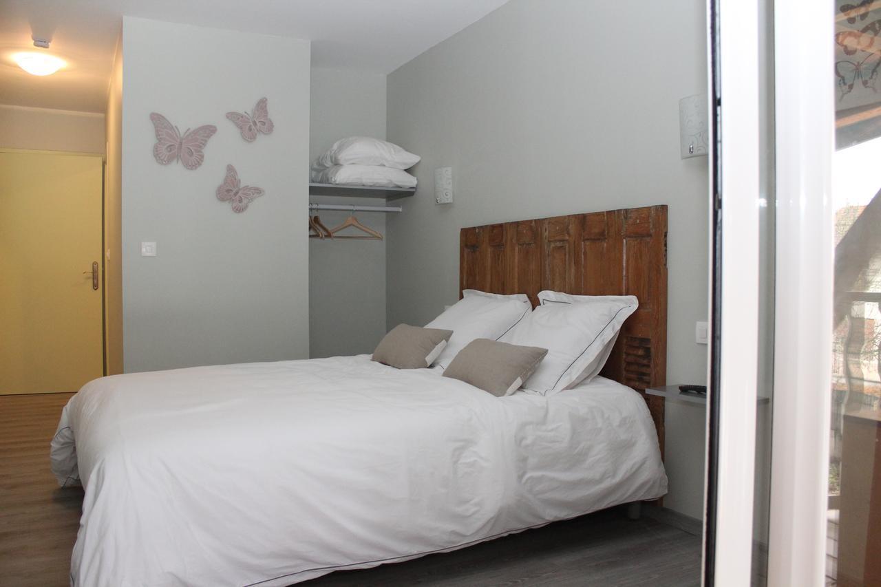 Sous Le Figuier Bed and Breakfast Saint-Siméon-de-Bressieux Exteriör bild