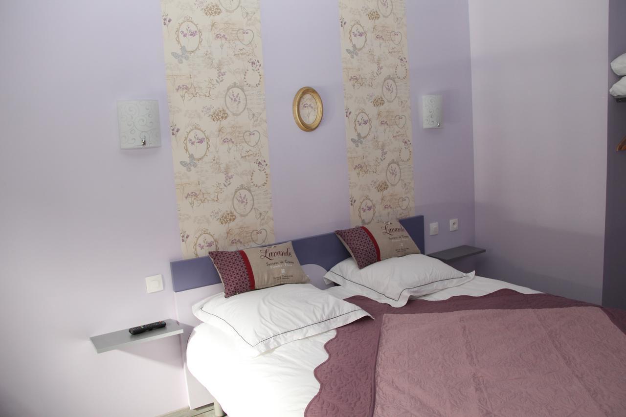 Sous Le Figuier Bed and Breakfast Saint-Siméon-de-Bressieux Exteriör bild
